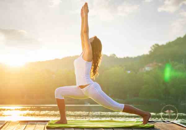 yoga matinal no lago