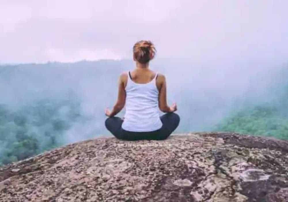 postura de meditação no yoga