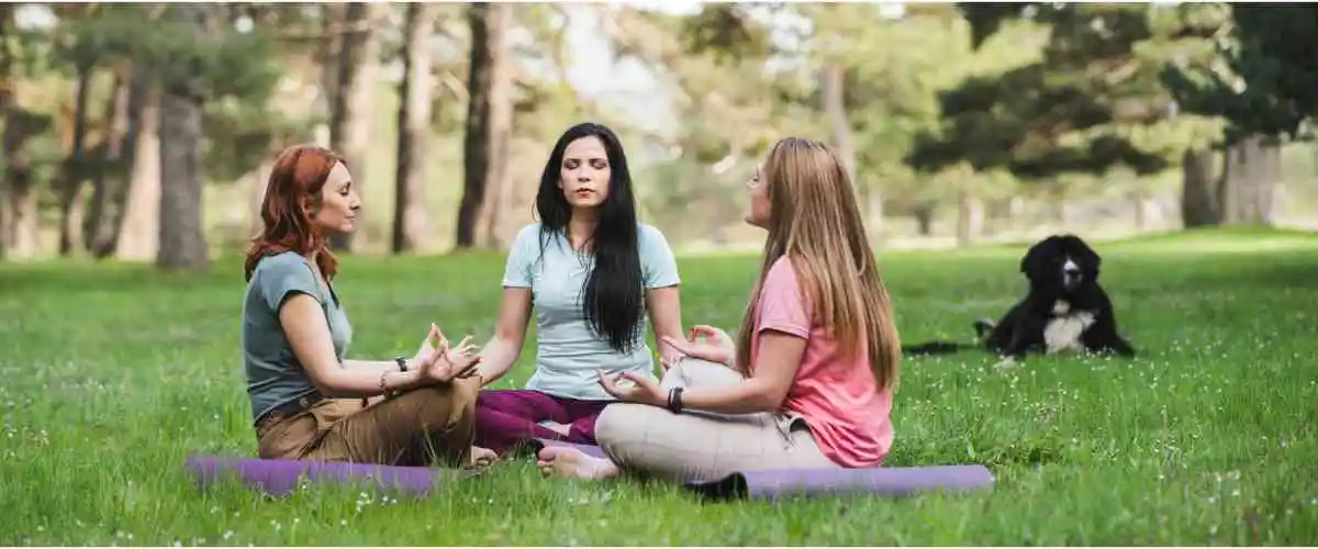retiro espiritual na natureza com meditação